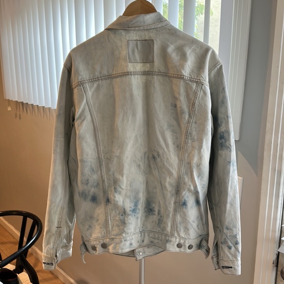 Denim Levi’s jacket - Picture 3 of 5
